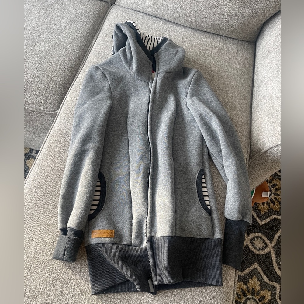 Agnesh mother and baby kangaroo sweatshirt. Womens size small.